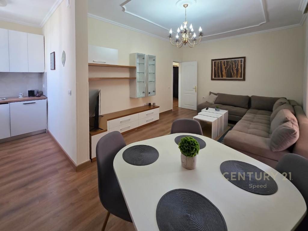 Apartament 2+1 + Parkim per Qira tek 9-katëshet