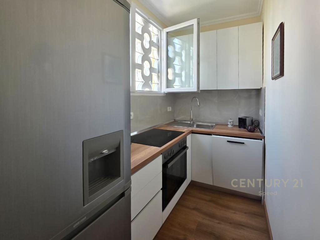 Apartament 2+1 + Parkim per Qira tek 9-katëshet