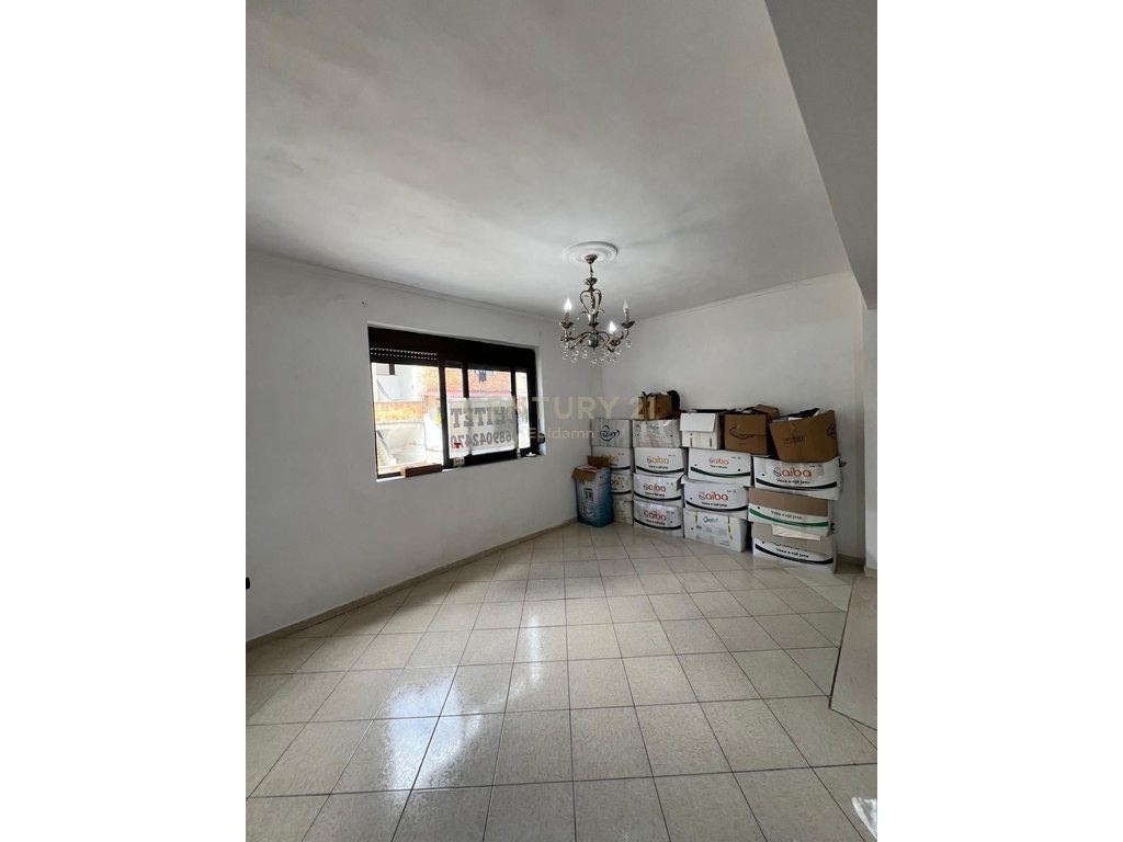 APARTAMENT 3+1 PER SHITJE PRANE SPITALIT RAJONAL , DURRES!