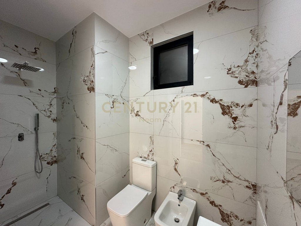 Apartament 2+1 Për Shitje Liqeni i Thatë