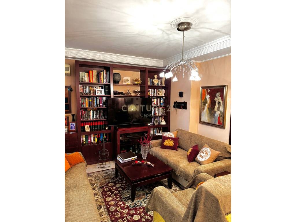 Elegancë Klasike & Hapësira të Bollshme | Shitet Apartament 168m² - Medreseja, Tiranë
