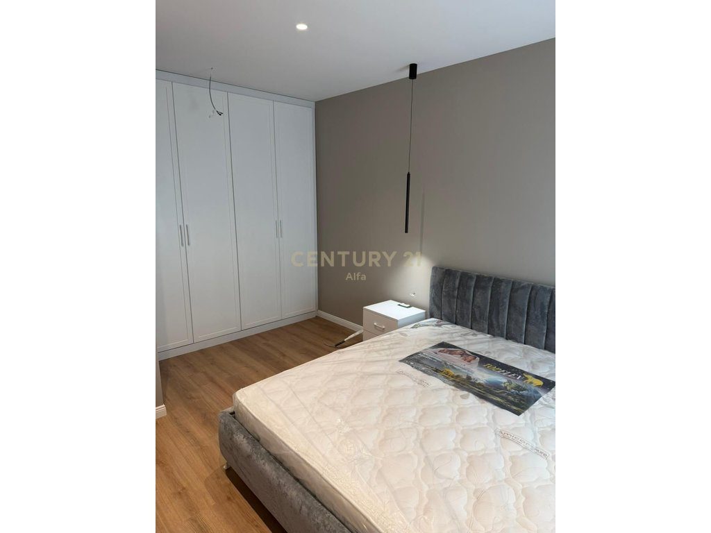 Shitet apartament 1+1  i mobiluar në Kompleksin Xheluks,Rruga e Elbasanit!