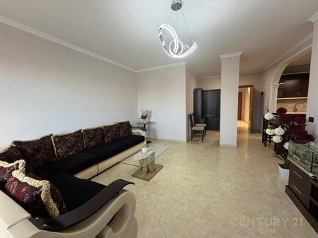 Apartament 2+1 per shijte te Golden park