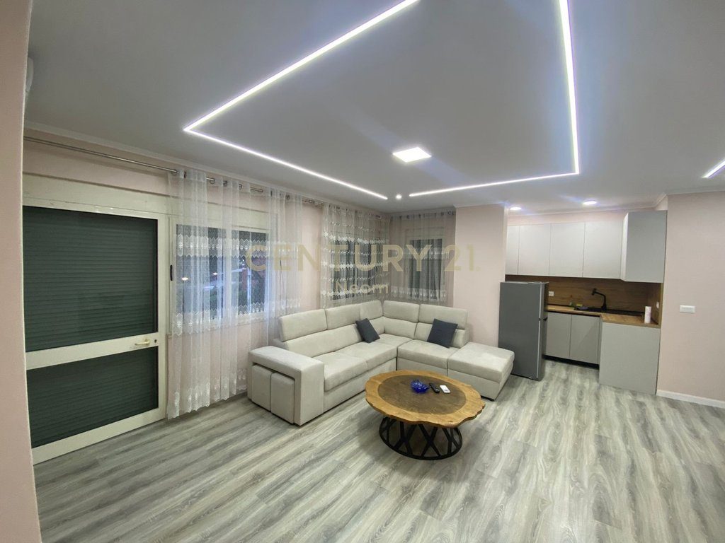 Shitet apartament 1+1 tek Liqeni i Thatë