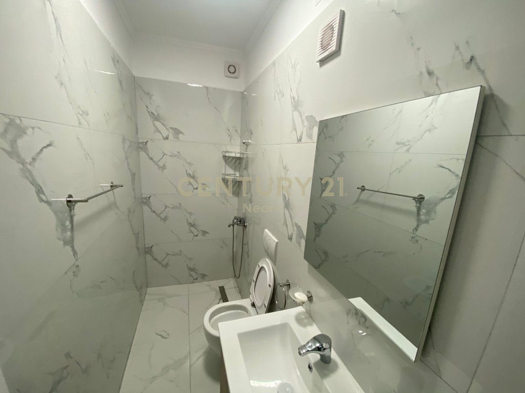 Shitet apartament 1+1 tek Liqeni i Thatë