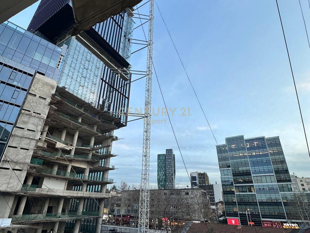 JEPET ME QIRA APARTAMENT 3+1+2 NE QENDER