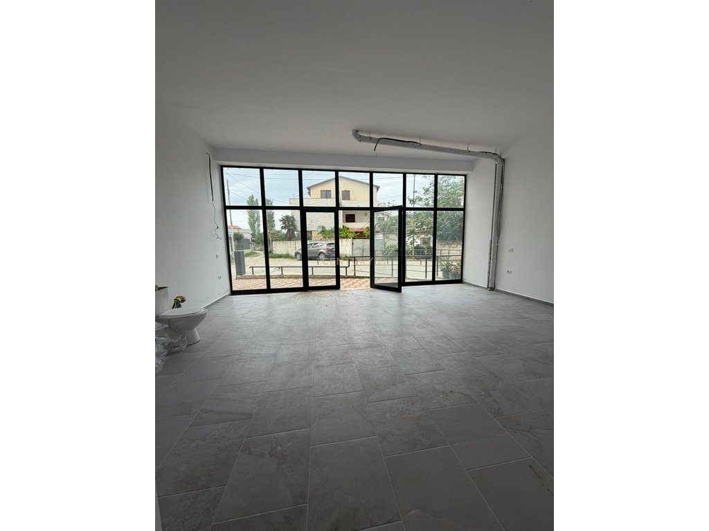 Shiten dy ambiente biznesi në Lungomare, 45 m² secili ose 94 m² total