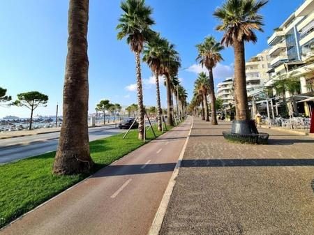 Shiten dy ambiente biznesi në Lungomare, 45 m² secili ose 94 m² total