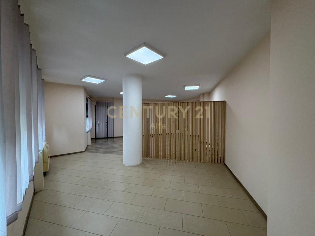 Jepet me qera apartament 3+1+2+depo tek kopshti zoologjik, pranë Pavarotit!