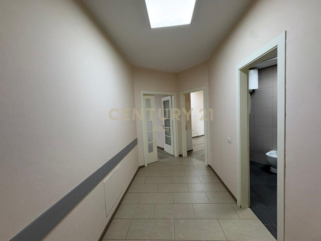 Jepet me qera apartament 3+1+2+depo tek kopshti zoologjik, pranë Pavarotit!
