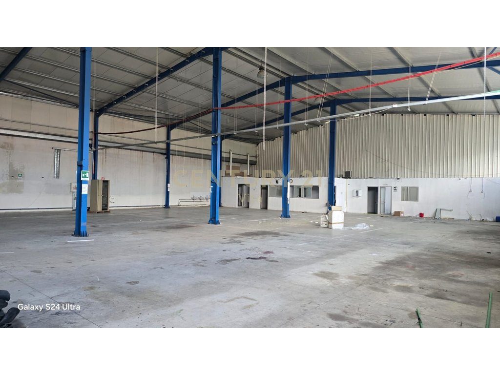 Magazinë  me Qira në Autostradën Durrës-Tiranë  225m2