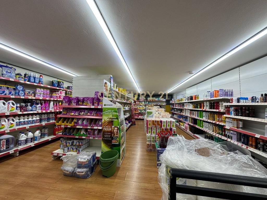 Ambient Komercial me Qira në Myslym Shyri