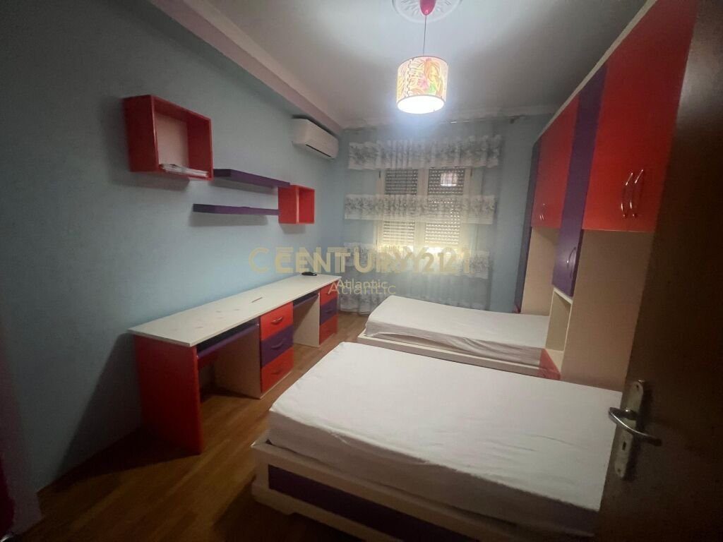 APARTAMENT PER SHITJE   NE QENDER TE DURRESIT 2+2TUALETE +2 BALLKONE !