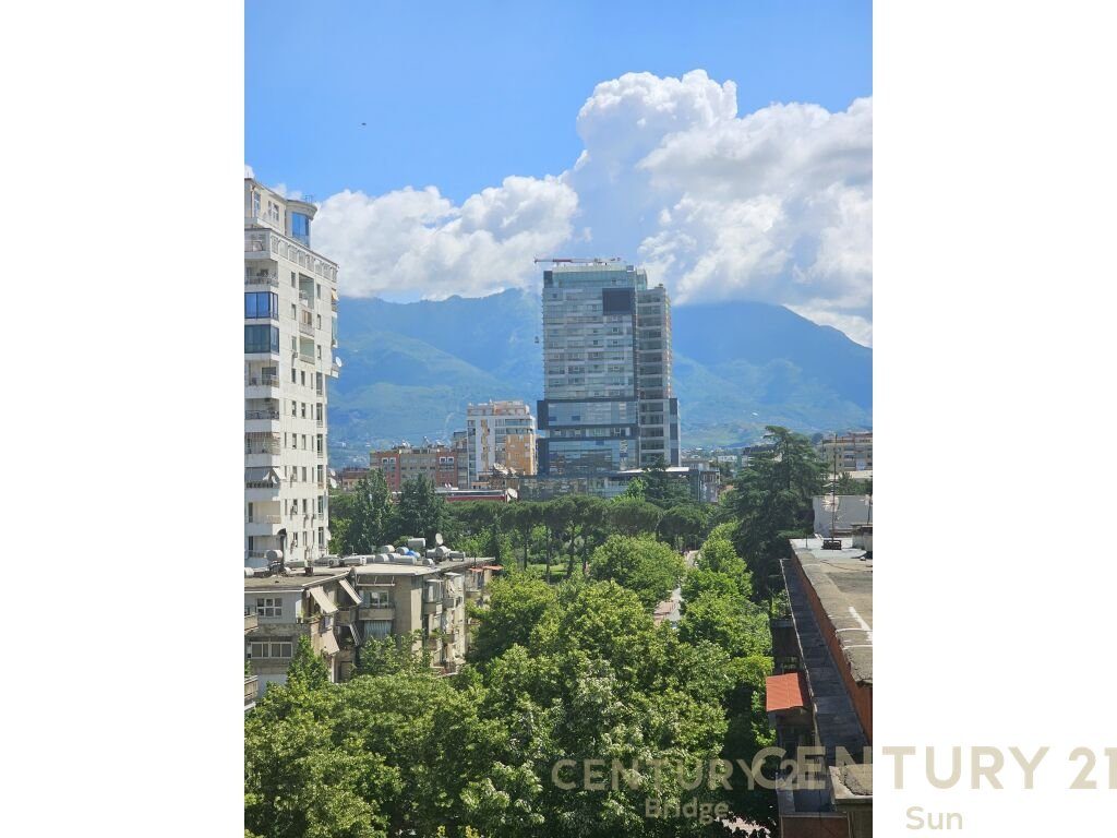 AMBIENT PER ZYRA ME QIRA PRANE LIBRIT UNIVERSITAR!