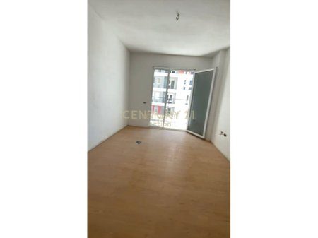 OKAZION!!! Shitet Apartament 3+1+Post parkimi+70 m2 verande  tek "Univers City"