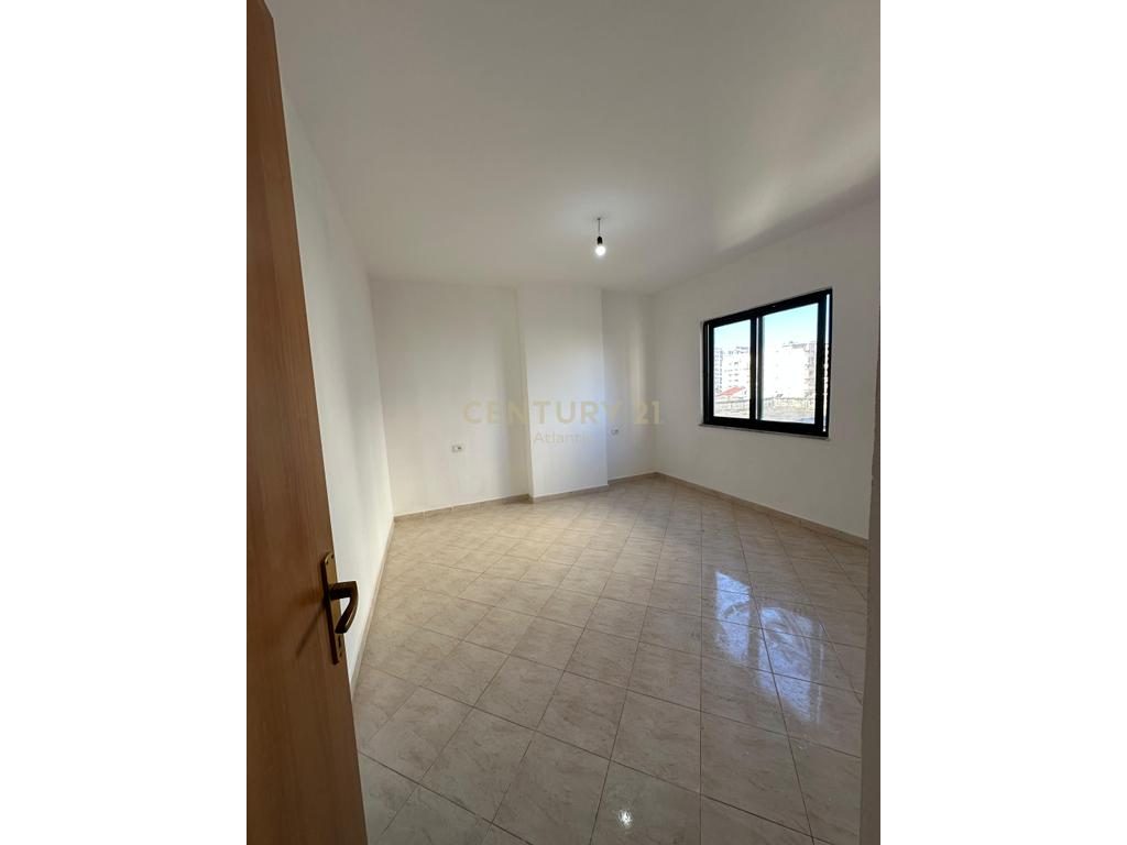Apartament modern në zemër të Durrësit – Markata