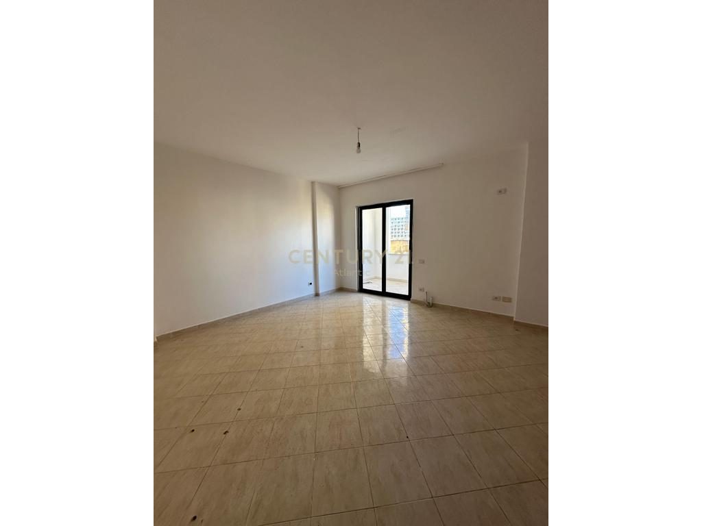 Apartament modern në zemër të Durrësit – Markata