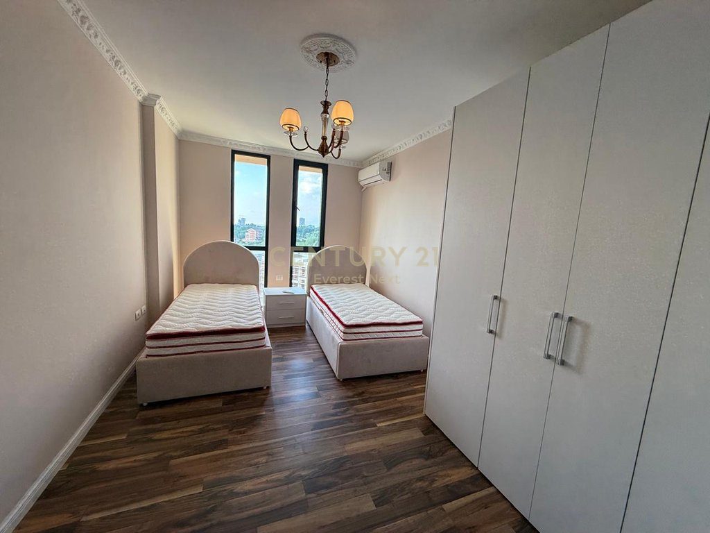 Shitet Apartament 2+1+2 me dy ballkone tek Oasis Lake Residence prane Vet Hospital !!!!!!!!