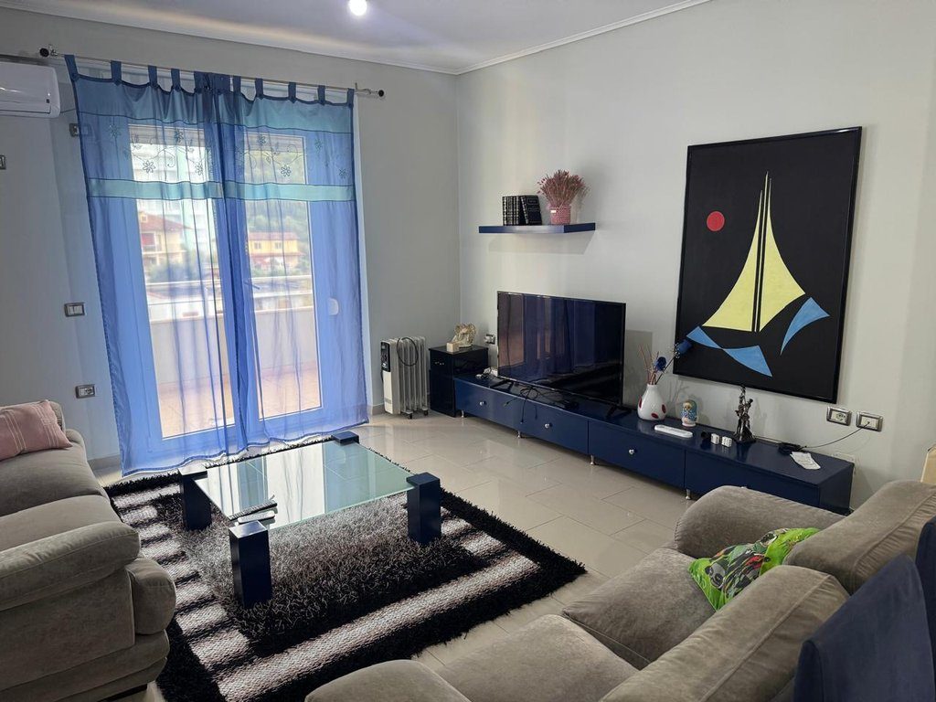 APARTAMENT 2+1 PER QIRA ,PRANE LUNGOMARES!