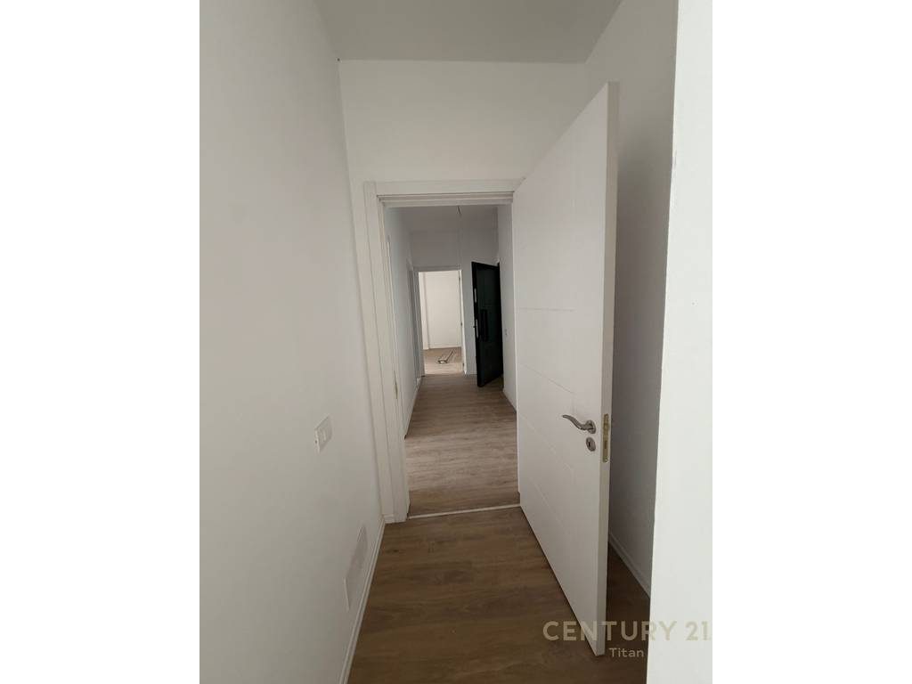 Apartament 2+1+ballkon ne shitje tek White Crown Residence ne Kamez