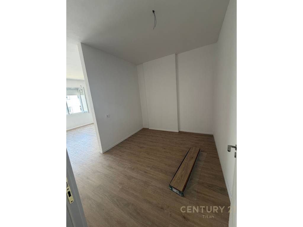 Apartament 2+1+ballkon ne shitje tek White Crown Residence ne Kamez
