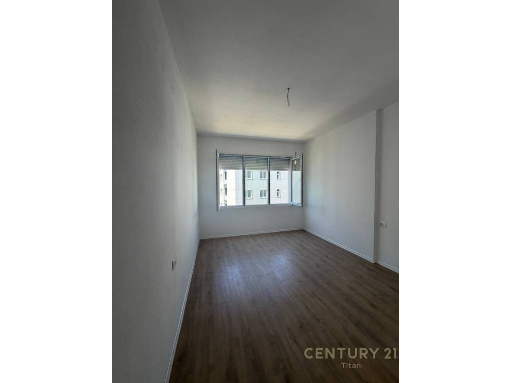 Apartament 2+1+ballkon ne shitje tek White Crown Residence ne Kamez