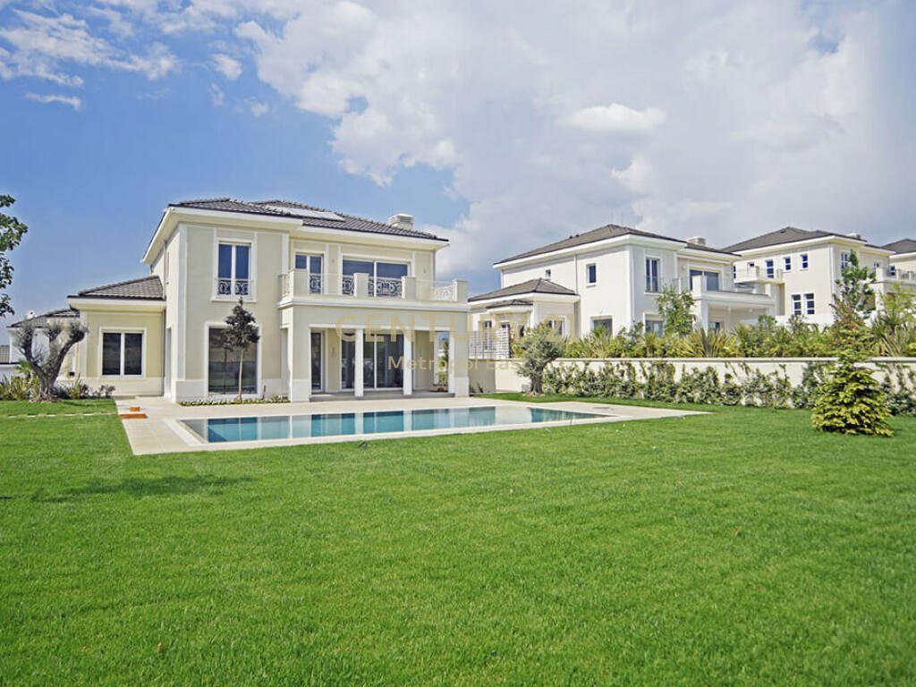 Për Qira - Vilë Luksoze me Pishinë në Rolling Hills Luxury Residences