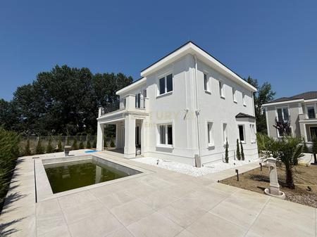 Për Qira - Vilë Luksoze me Pishinë në Rolling Hills Luxury Residences