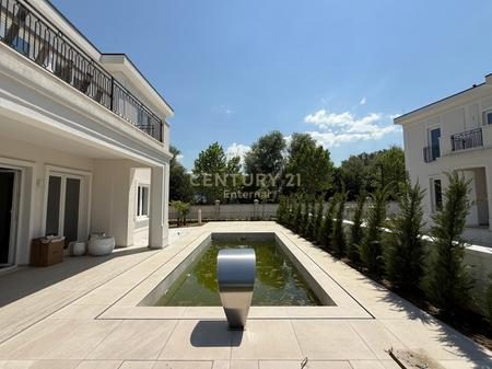 Për Qira - Vilë Luksoze me Pishinë në Rolling Hills Luxury Residences