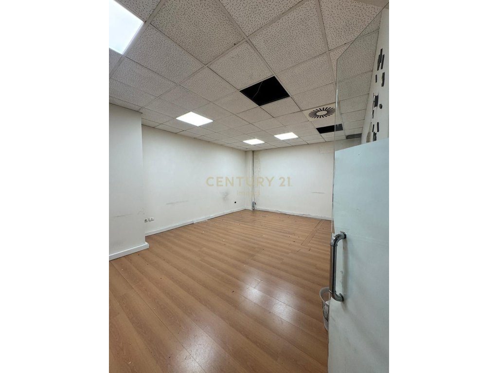 Ambient Komercial  për Shitje tek Torre Drini, Tiranë !