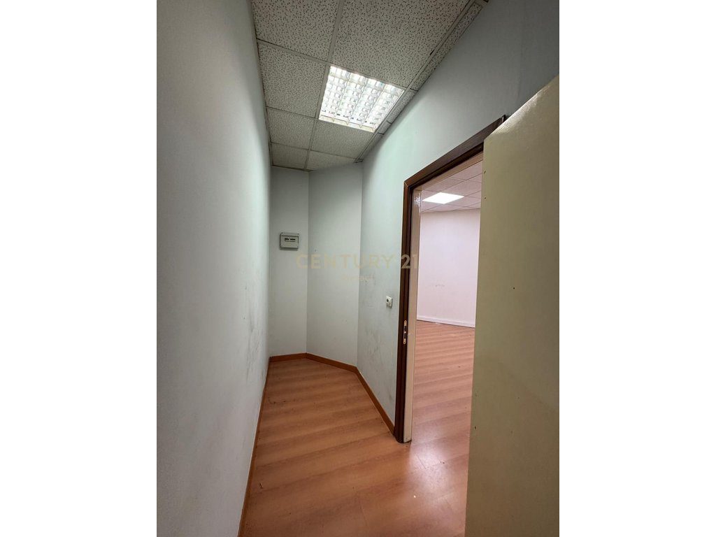 Ambient Komercial  për Shitje tek Torre Drini, Tiranë !