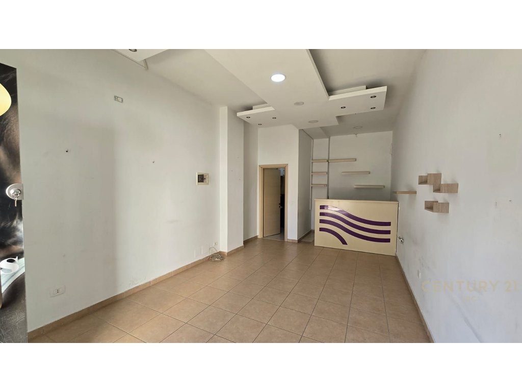 SHITET AMBIENT KOMERCIAL ( OKAZION ), VENDOSUR PRANE QYTETIT STUDENTI, TIRANE!!!