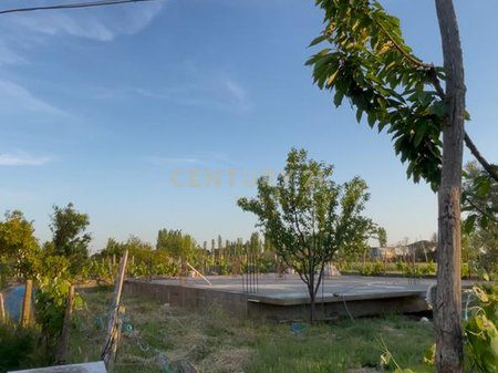 Tokë per shitje 7,500 m² buzë Autostradës në Laç – Perfekte për Showroom & Kapanone