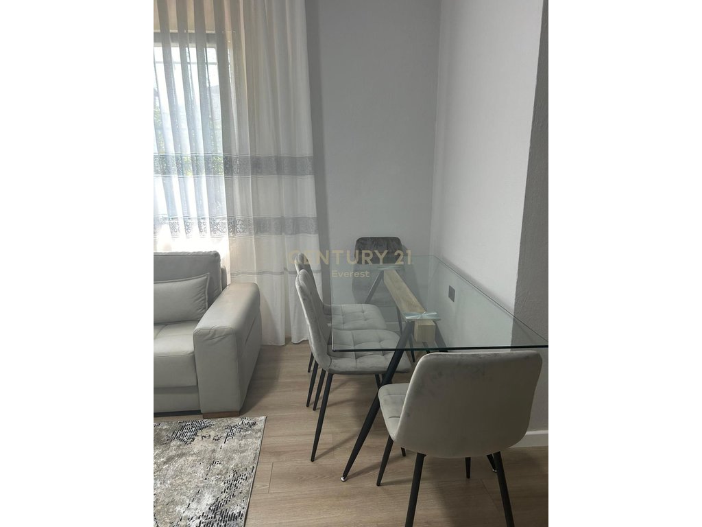 RRETHRROTULLIMI I SHKOZES, APARTAMENT 2+1 PER QIRA