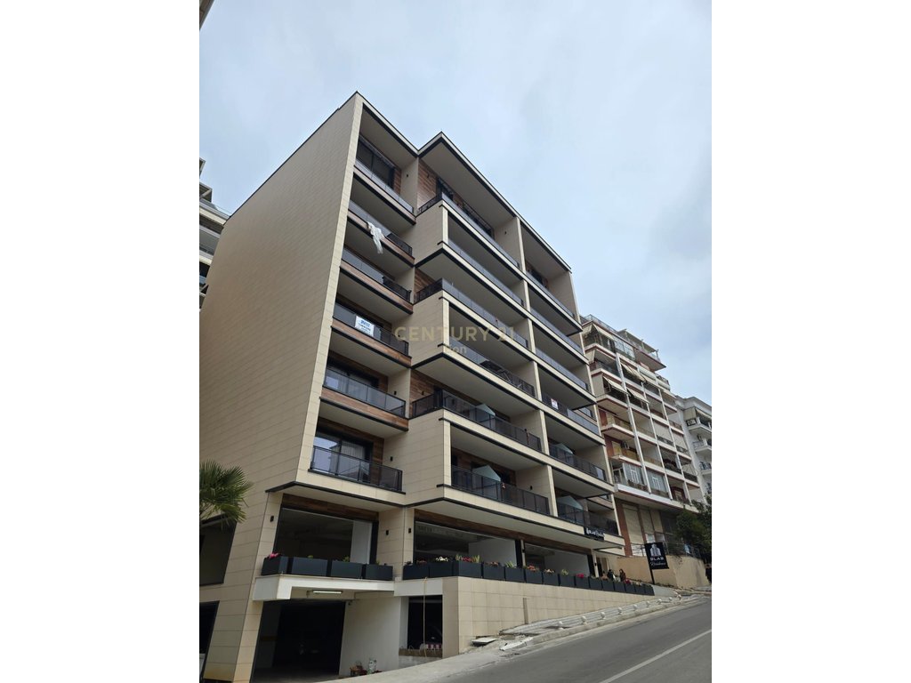 APARTAMENT PREMIUM 1+1+VERANDE NË SHITJE – SARANDE !