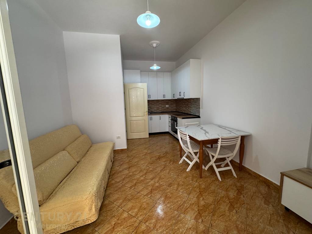 APARTAMENT 1+1 PER QIRA, UNAZE E RE!
