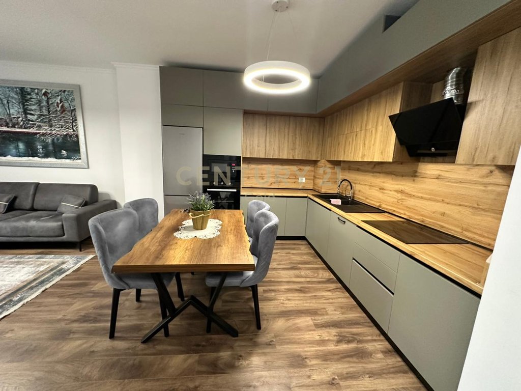 JEPET ME QIRA APARTAMENT MODERN 2+1+2 + POST PARKIMI TEK PAZARI I RI !