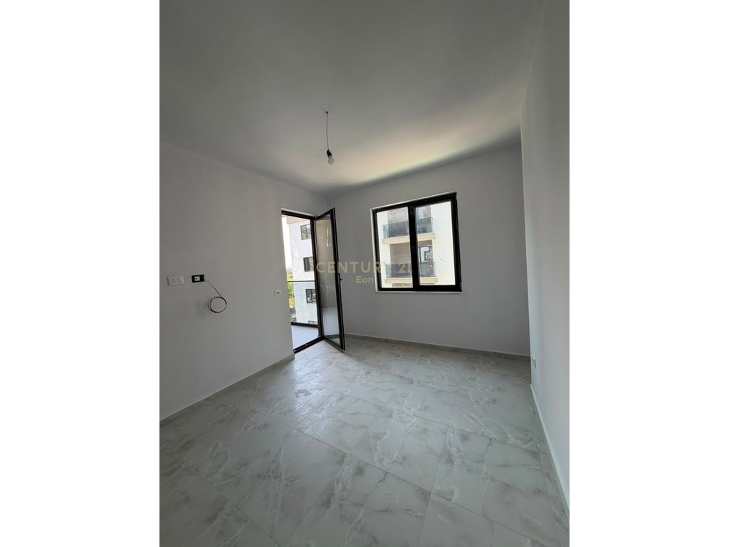 SHITET APARTAMENT 1+1 ME PAMJE PISHINE, MALI I ROBIT !