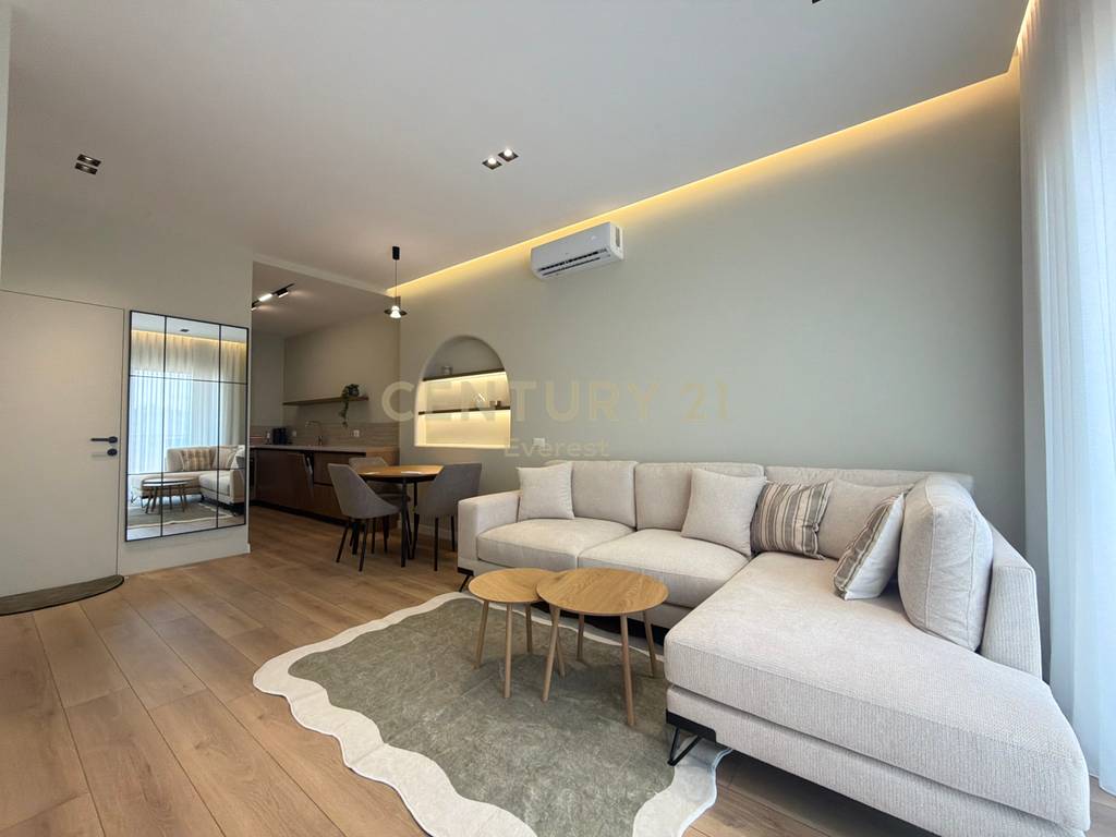 RRUGA E BARRIKADAVE, JAPIM APARTAMENT 1+1 PER QIRA!