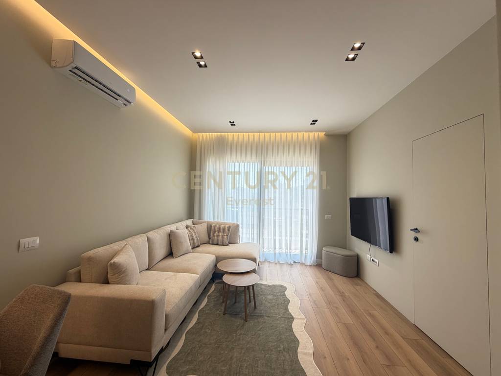 RRUGA E BARRIKADAVE, JAPIM APARTAMENT 1+1 PER QIRA!