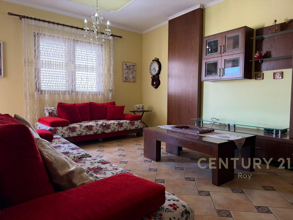 APARTAMENT 3+1+2 PER QIRA TEK ISH RAJONI POLICISE, DURRES!