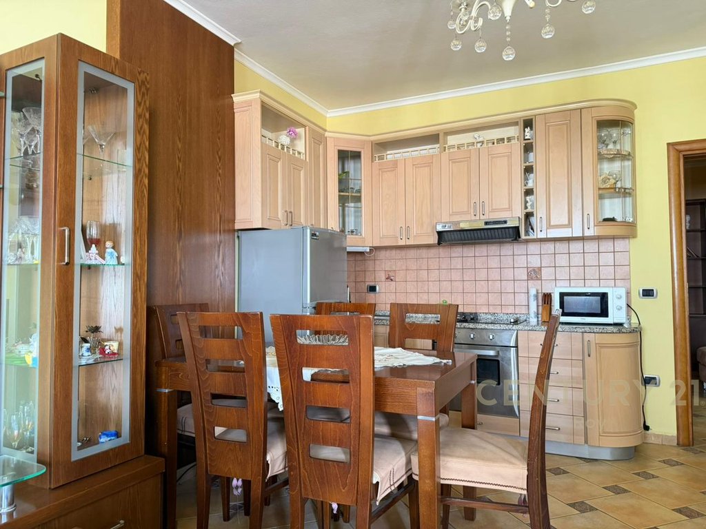 APARTAMENT 3+1+2 PER QIRA TEK ISH RAJONI POLICISE, DURRES!