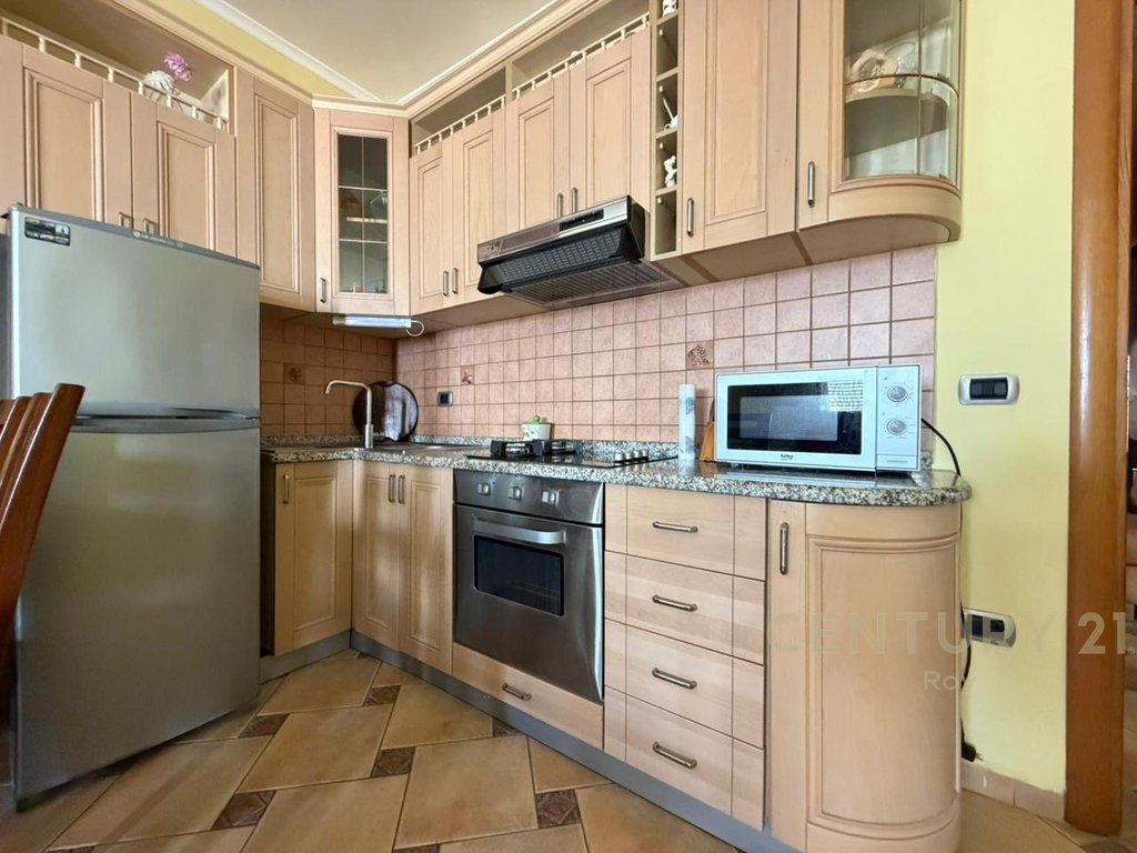 APARTAMENT 3+1+2 PER QIRA TEK ISH RAJONI POLICISE, DURRES!
