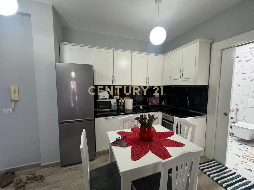 SHITET APARTAMENT 1+1 NE GOLEM , 70m ME DETIN !!