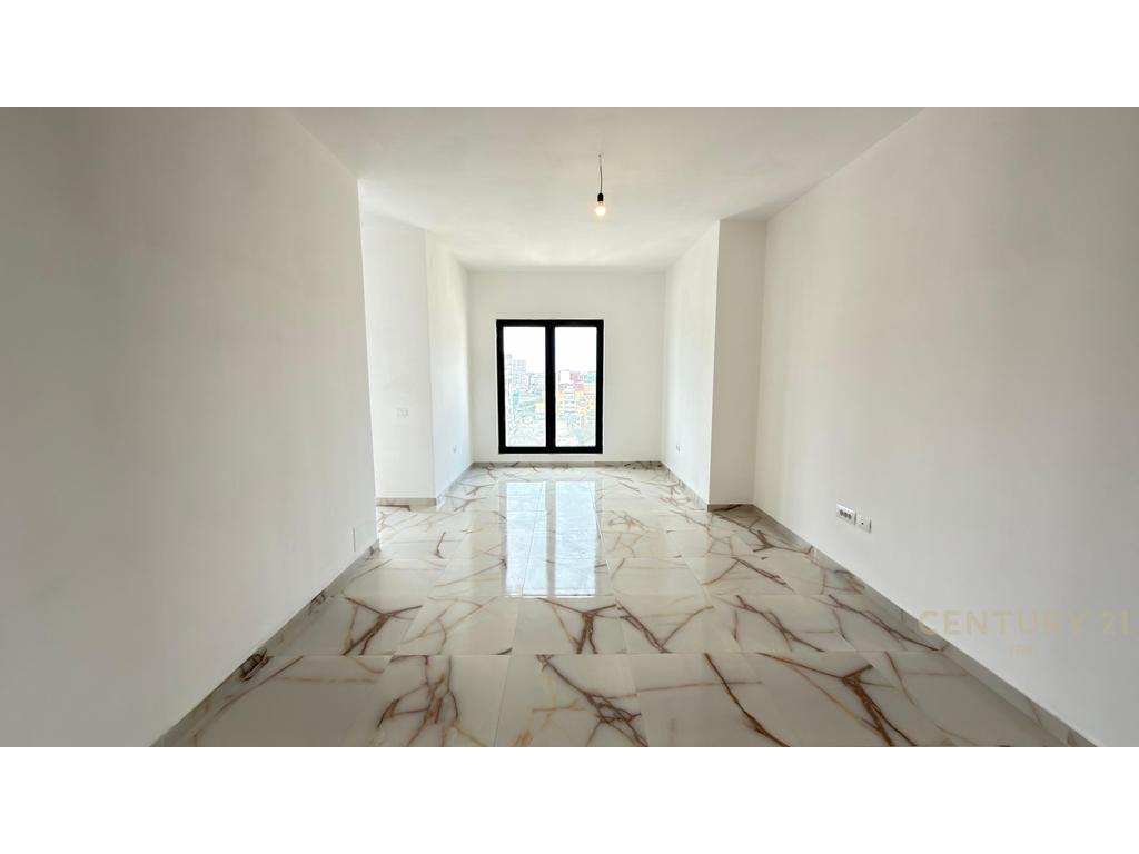 Jepet apartament 2+1+2 per Zyra tek Rruga e Barrikadave!