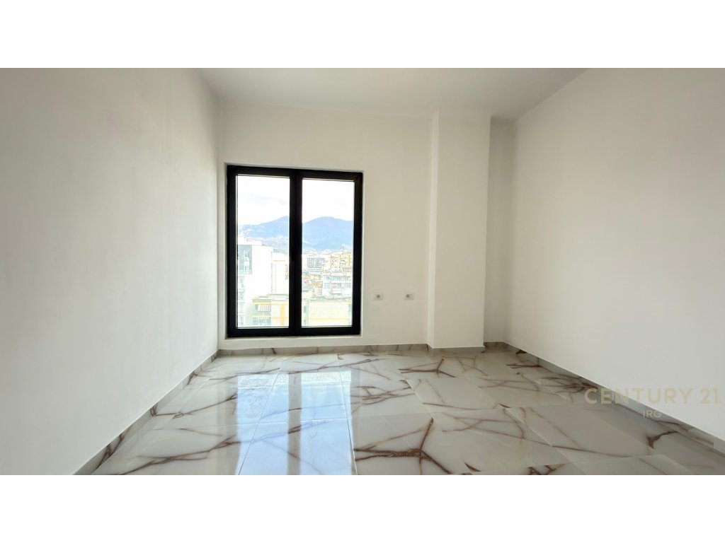 Jepet apartament 2+1+2 per Zyra tek Rruga e Barrikadave!