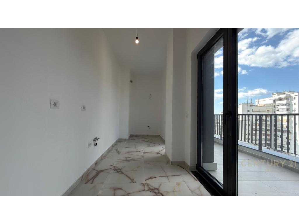 Jepet apartament 2+1+2 per Zyra tek Rruga e Barrikadave!