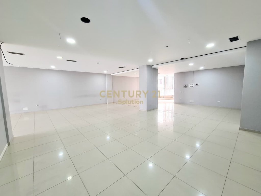 NJESI BIZNESI 324M2 PER QIRA , ASTIR NE RRUGE KRYESORE!