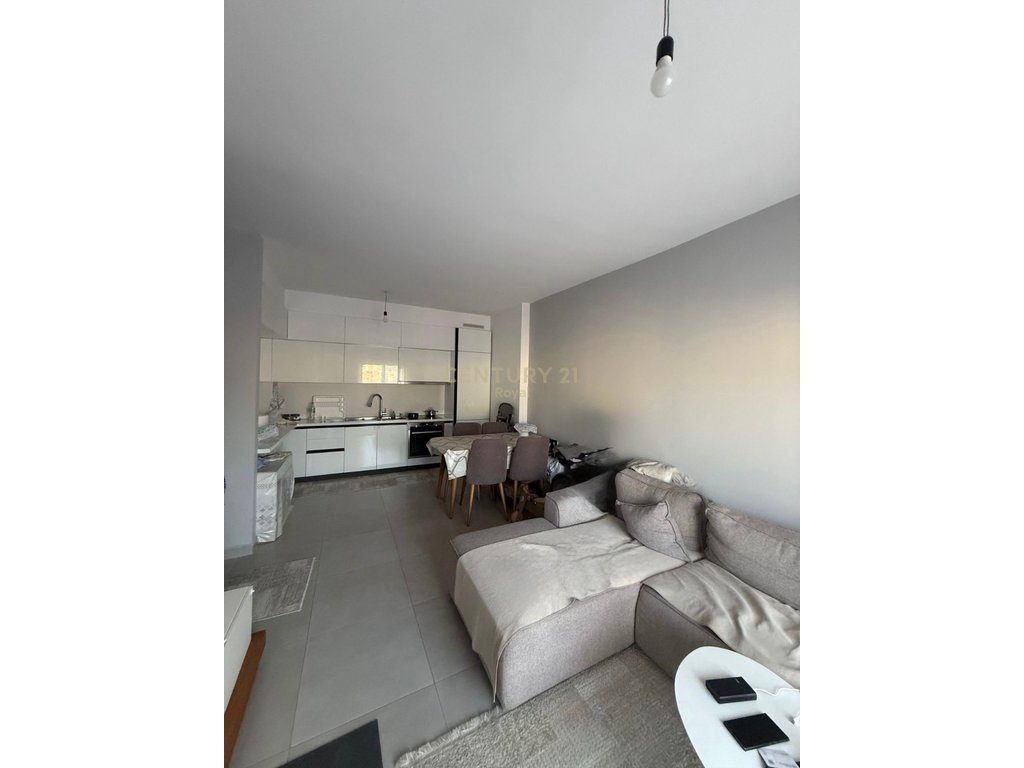 Shitet apartament 1+1 pranë Selvisë, te Rruga 4 Dëshmorët