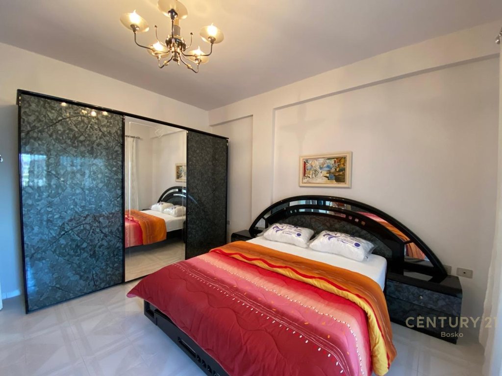 ME QIRA APARTAMENT 2+1 PRANE PROKURORISE SE TIRANES